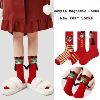  3 пары красных забавных носков для пары, держащих носки в руках, дышащие носки новизны, носки с драконом, носки из полиэстера и хлопка, новогодний подарок, носки из рук в руки